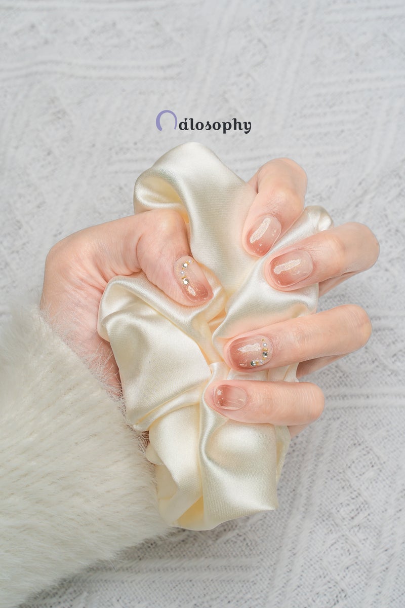 Nailosophy أظافر جل مضغوطة يدوية الصنع بلون الخوخة مع تدرج أومبري ورقائق لامعة | شكل مربع - Image 4